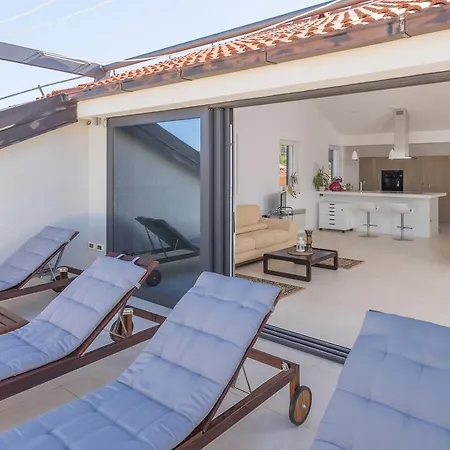 マキ エクスクルーシブ * フヴァル