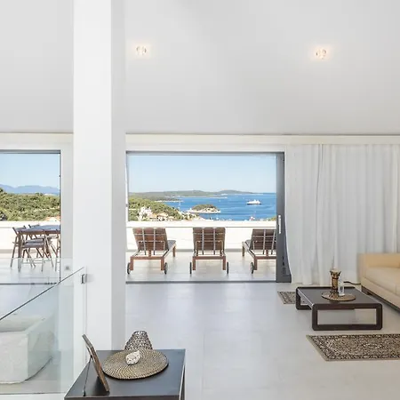 マキ エクスクルーシブ