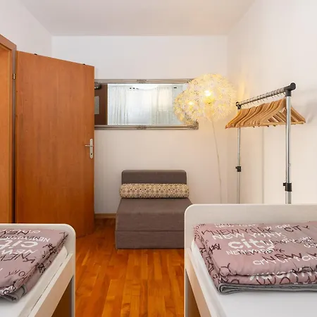 マキ エクスクルーシブ アパート フヴァル