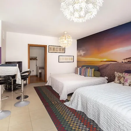 マキ エクスクルーシブ アパート