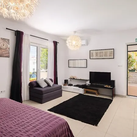 アパート マキ エクスクルーシブ フヴァル