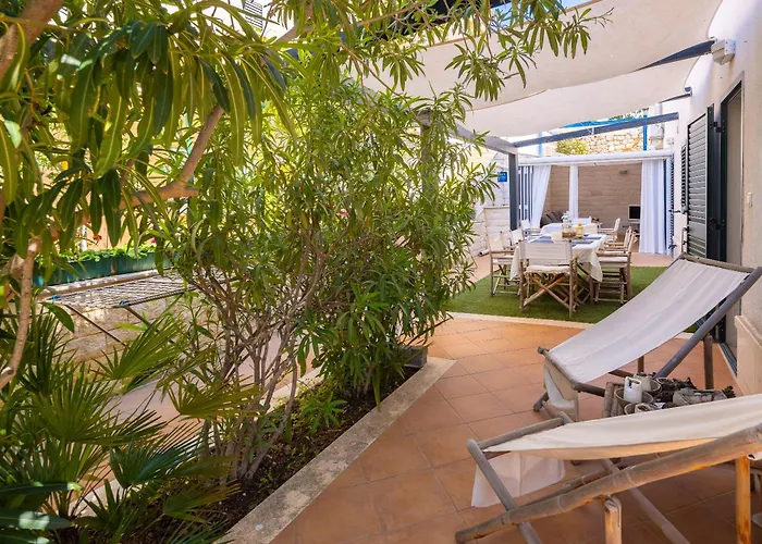 Maki Exclusive * Hvar Town